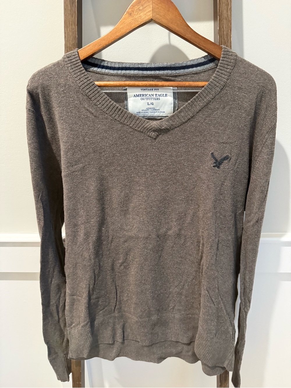 Hollister Men's Brown V-Neck Sweater
